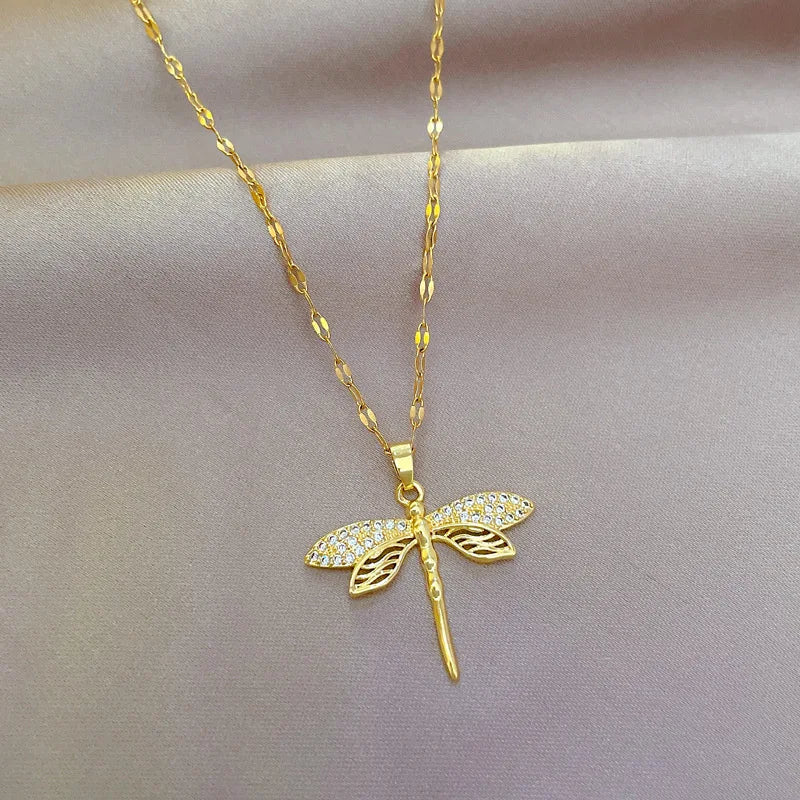 Colar Feminino Dragonfly – Pingente de Libélula em Aço Inoxidável