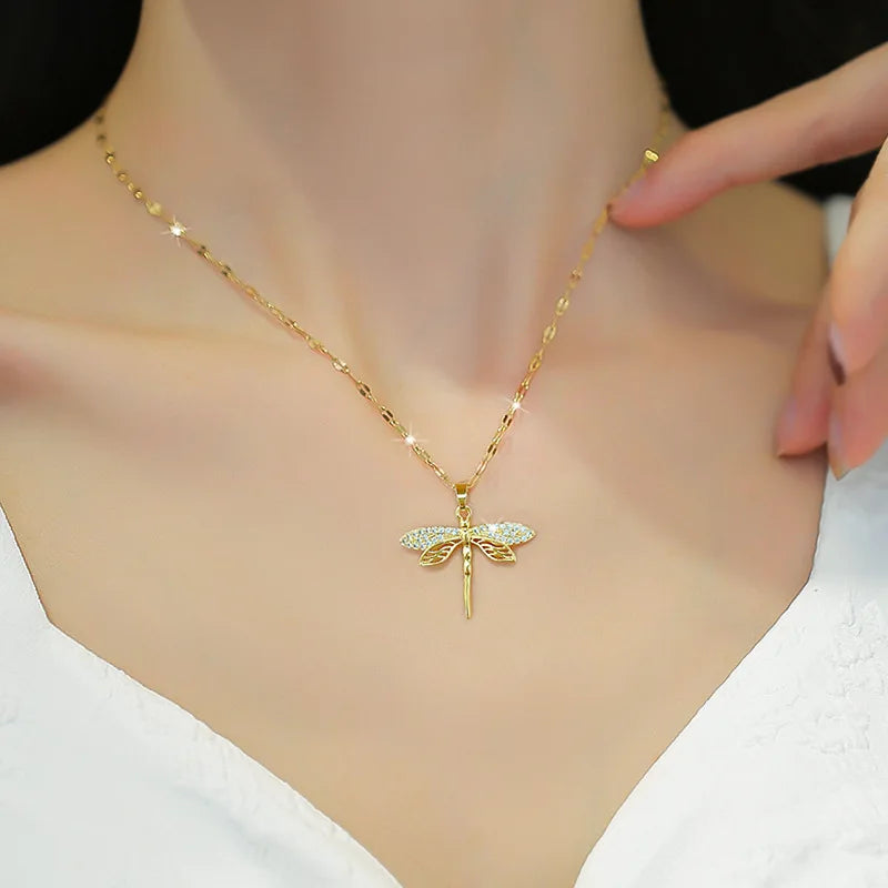 Colar Feminino Dragonfly – Pingente de Libélula em Aço Inoxidável