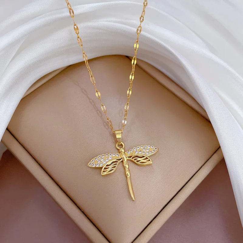 Colar Feminino Dragonfly – Pingente de Libélula em Aço Inoxidável