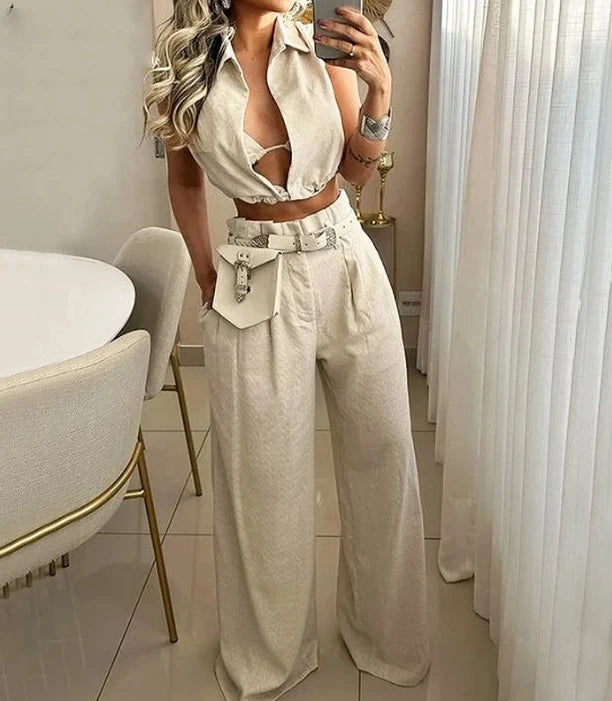 Conjunto Feminino Monocromático de Calça Curta e Blusa Sem Mangas