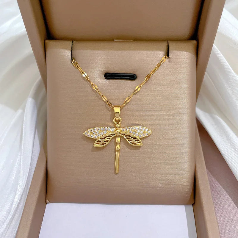 Colar Feminino Dragonfly – Pingente de Libélula em Aço Inoxidável
