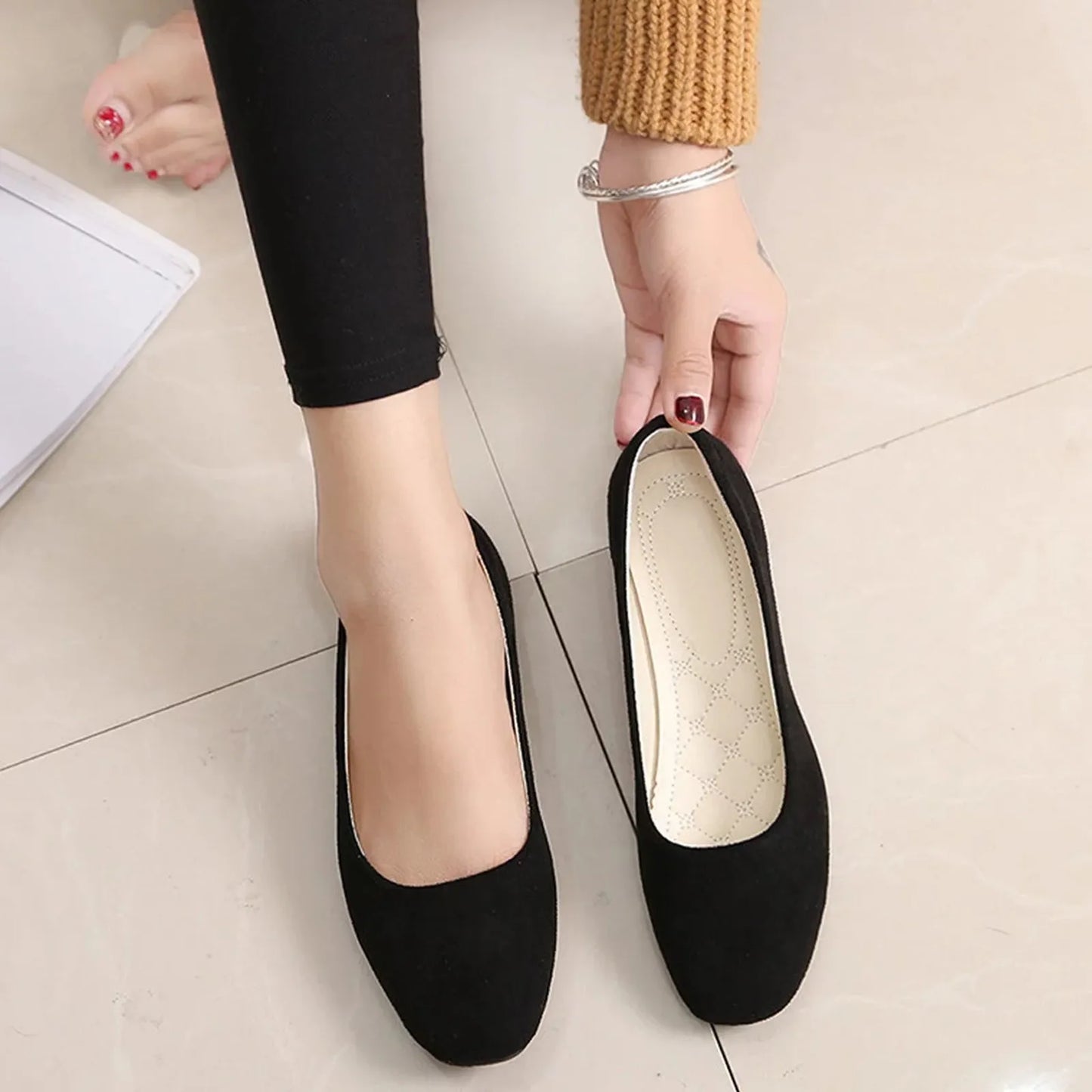 Sapato Feminino Suede Square – Elegância e Conforto