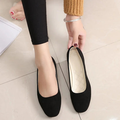 Sapato Feminino Suede Square – Elegância e Conforto