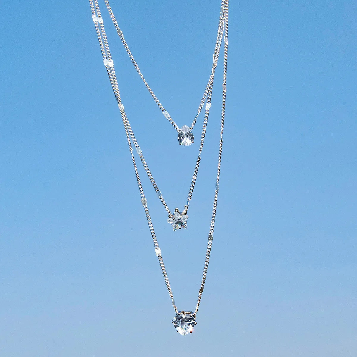 Colar Feminino de Zircônia – Multicamadas e Choker com Pingente Brilhante
