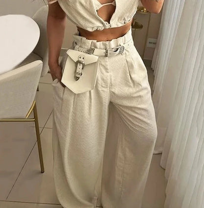 Conjunto Feminino Monocromático de Calça Curta e Blusa Sem Mangas