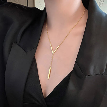 Colar Feminino V-shaped – Cadeia Dourada com Design Elegante