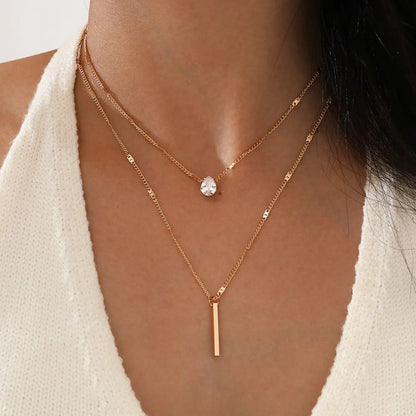 Colar Feminino de Zircônia – Multicamadas e Choker com Pingente Brilhante