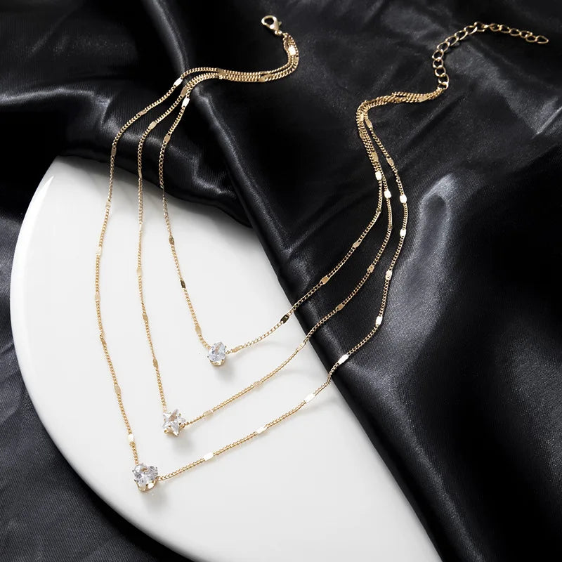 Colar Feminino de Zircônia – Multicamadas e Choker com Pingente Brilhante