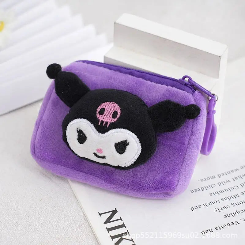 Bolsa de Moedas Hello Kitty – Pelúcia Rosa com Chaveiro