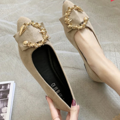 Sapato Feminino Metal Decor – Conforto e Elegância